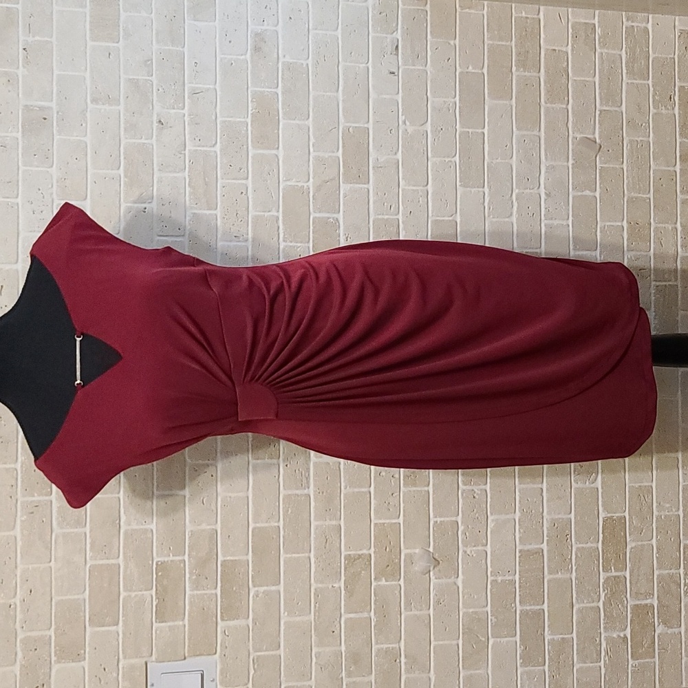 Connected Apparel Women's Burgundy Sleeve less Fitted Knee Dress ( Sz 6)